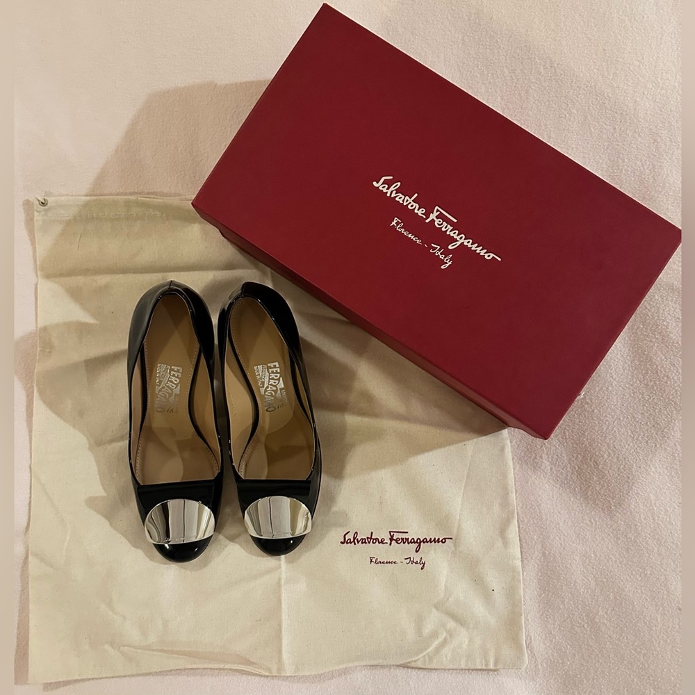 Salvatore Ferragamo Patent Leather Round Pumps Size 6.5